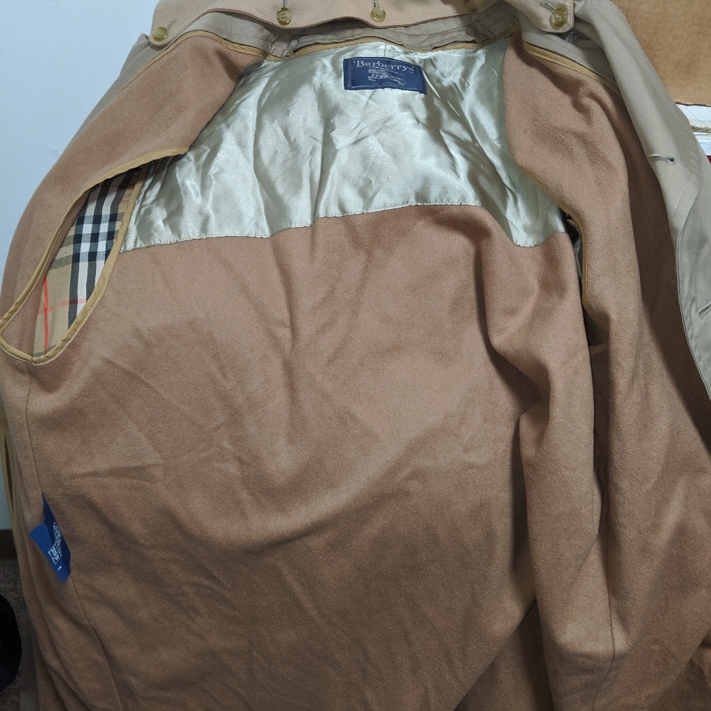 Unisex Burberry Trenchcoat - Picture 3 of 7
